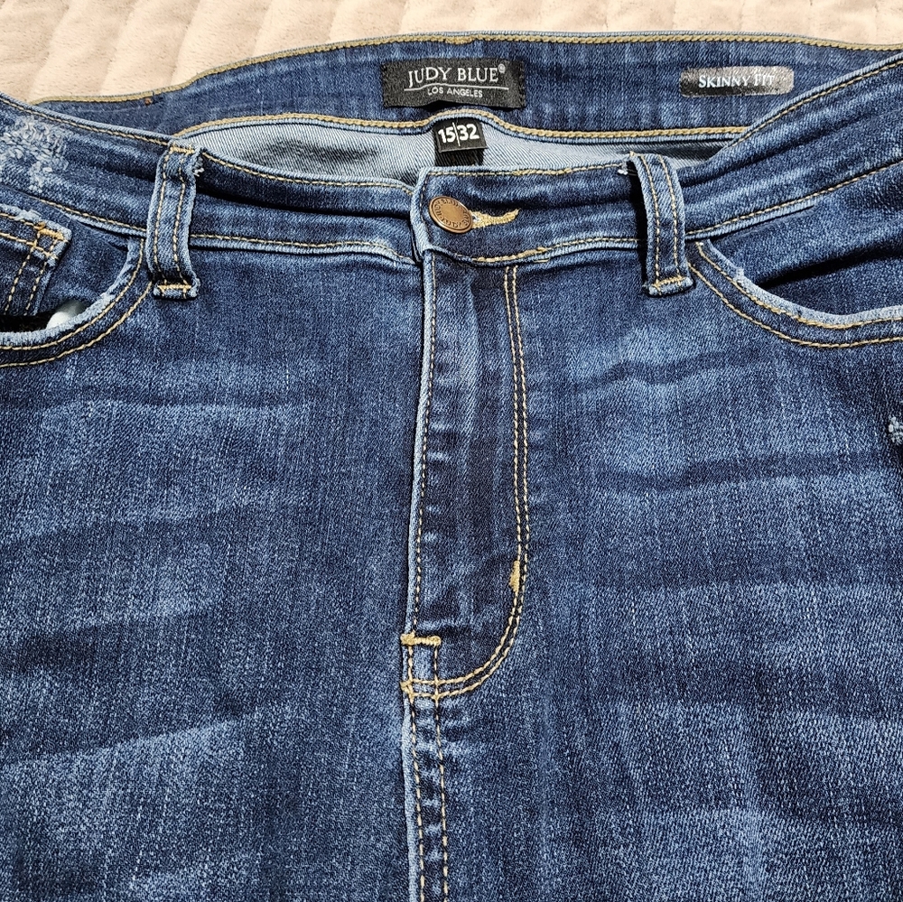 Judy Blue Skinny Fit Ankle "Shark Bite" Jeans Size 15/32 Medium Wash